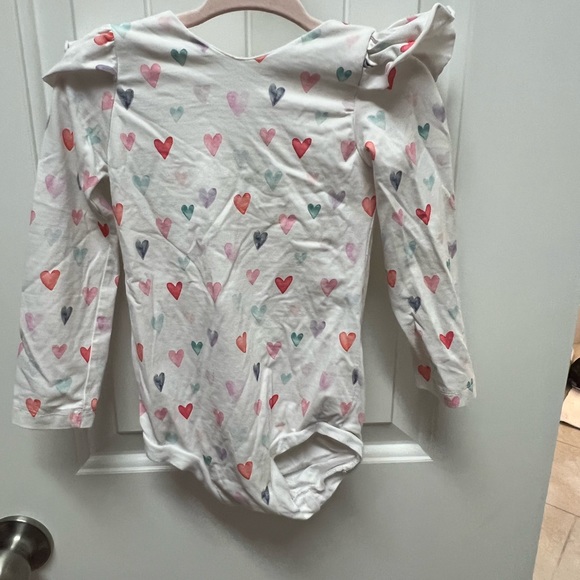 Flutter Sleeve Bodysuit with hearts - Picture 3 of 3